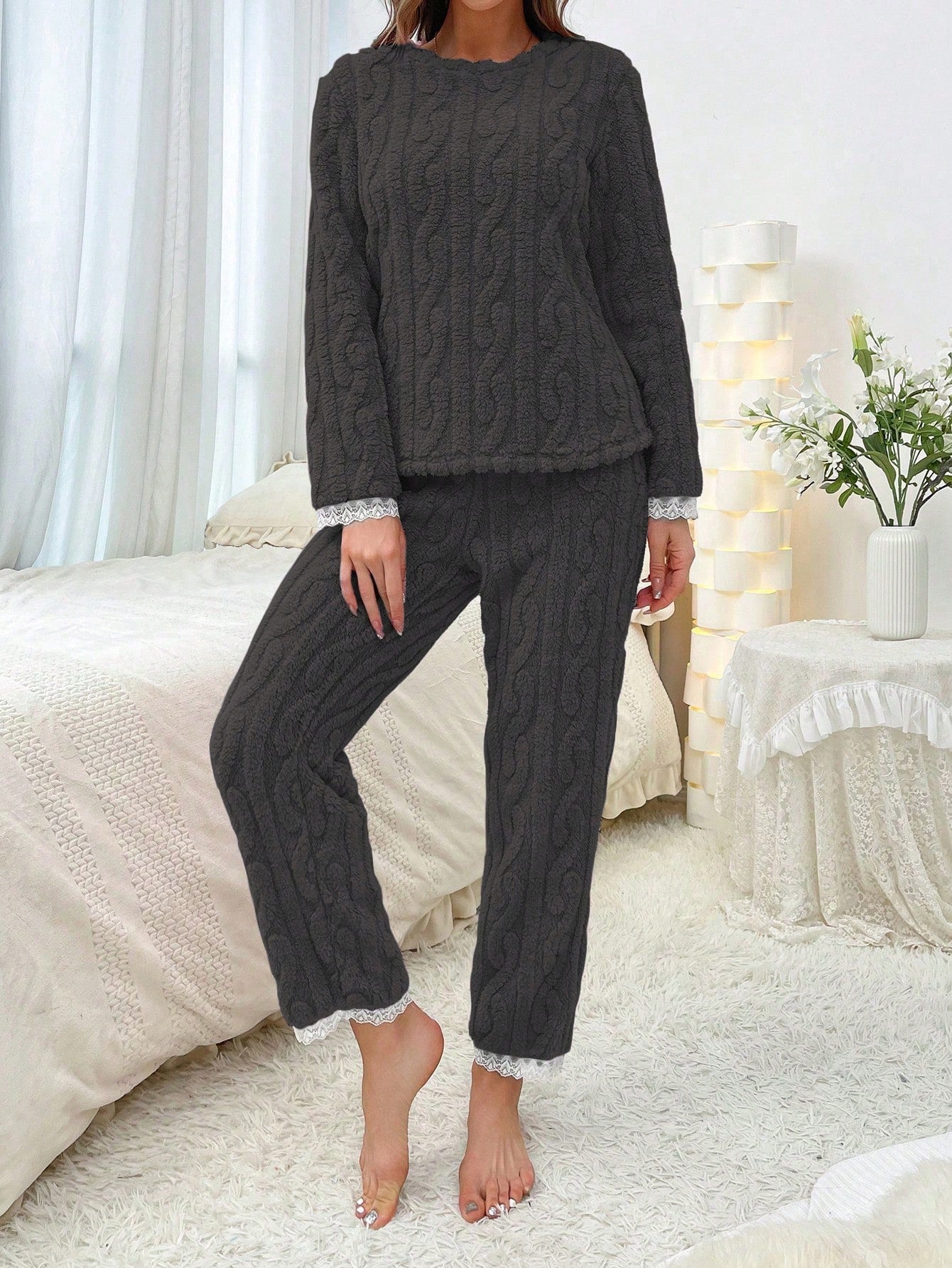 Women's Coral Fleece Solid Color Lace Trim Thick Casual Pajama Set