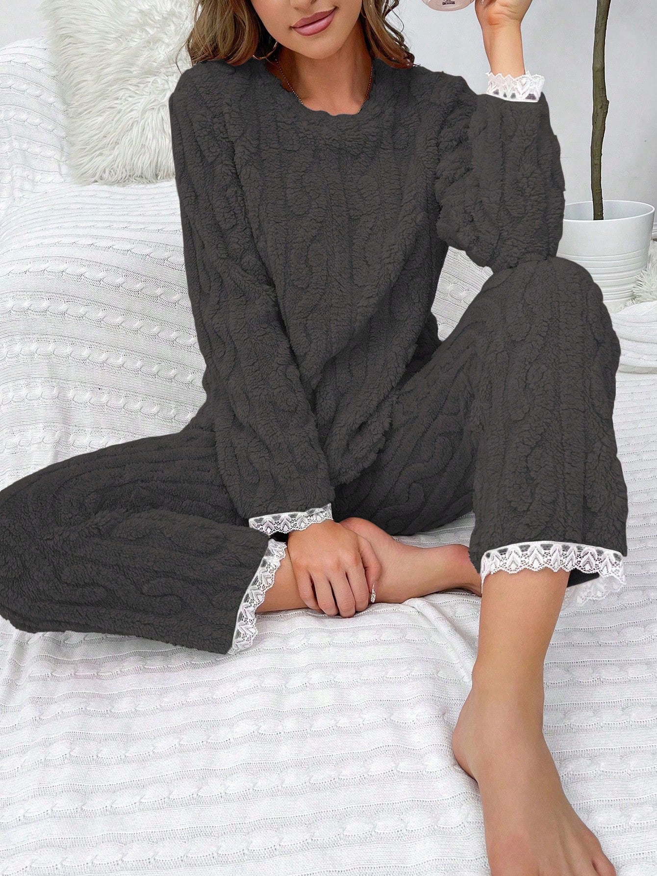Women's Coral Fleece Solid Color Lace Trim Thick Casual Pajama Set