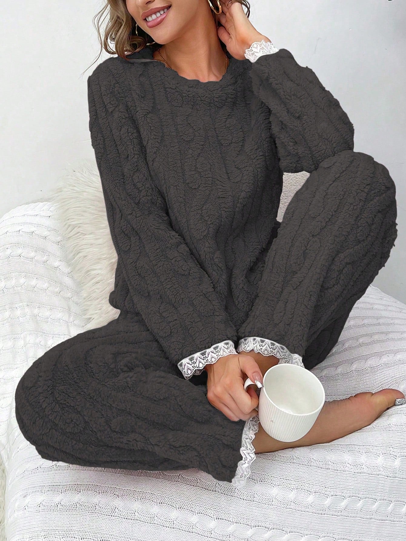 Women's Coral Fleece Solid Color Lace Trim Thick Casual Pajama Set