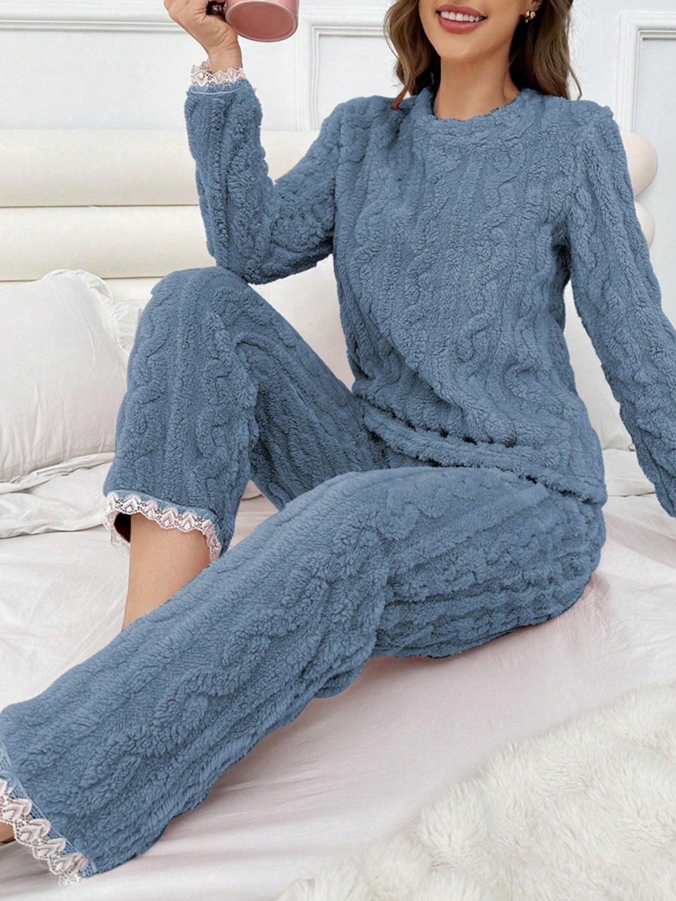 Women's Coral Fleece Solid Color Lace Trim Thick Casual Pajama Set