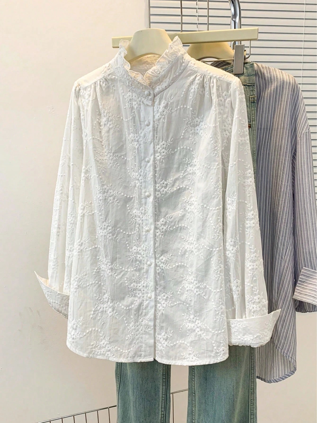 Women's Solid Color Long Sleeve Shirt With Floral Embroidery