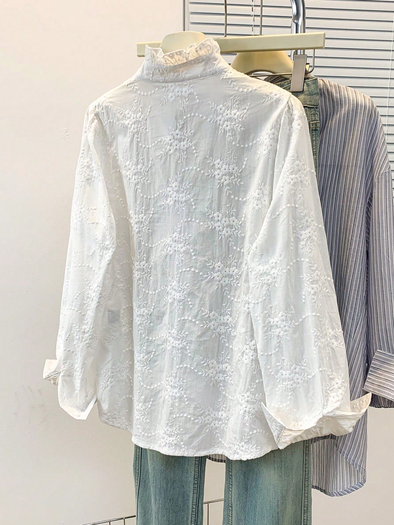 Women's Solid Color Long Sleeve Shirt With Floral Embroidery
